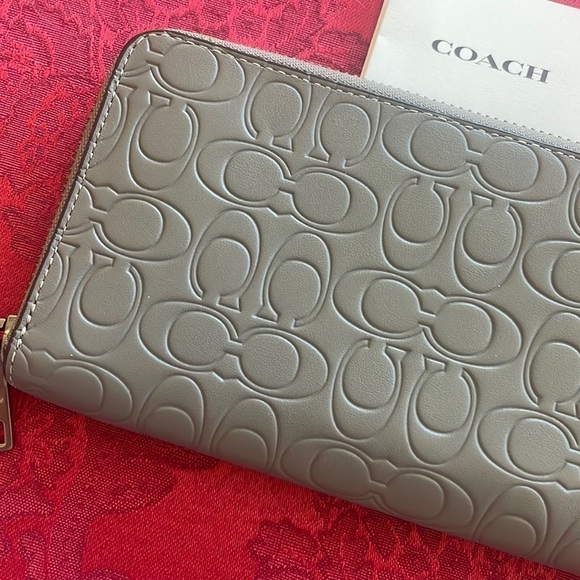 Brand New Coach Genuine Leather Heather Grey Accordion Zip Around Wallet - Picture 5 of 16